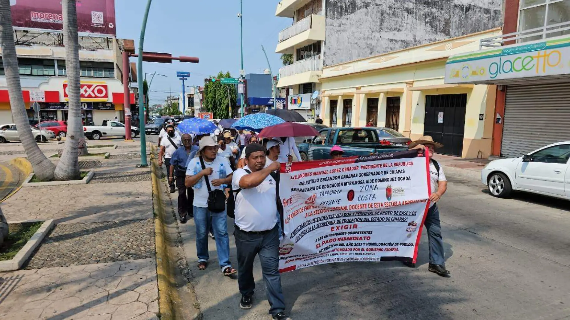 Maestros marchando